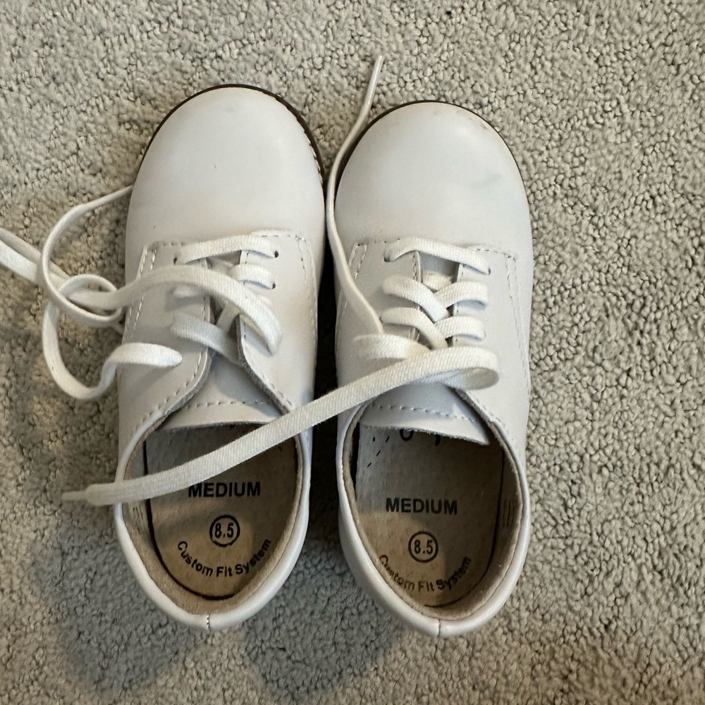 FootMates White Kids Dress Lace-Up Shoes